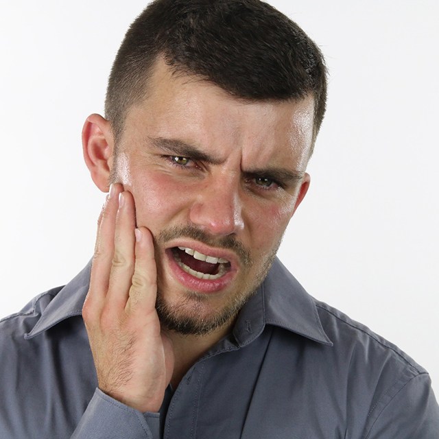Man with mouth pain, may have symptoms of oral cancer