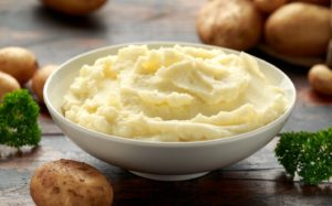 Mashed potatoes, a good food to eat after wisdom tooth extractions